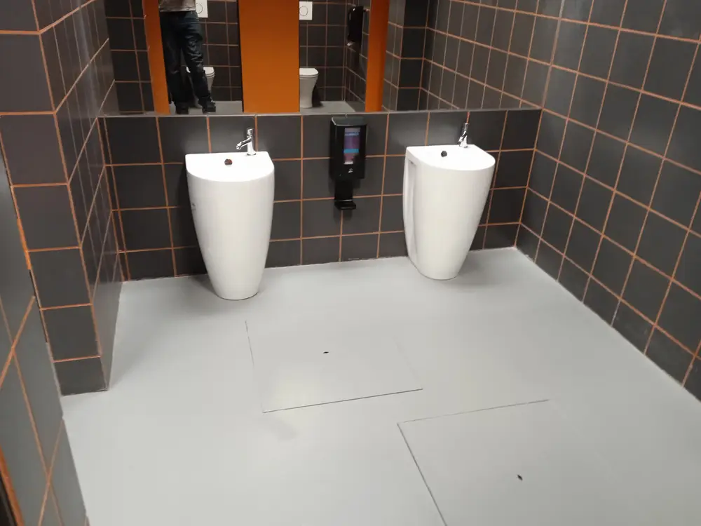Pavimento em balneários de ginásio